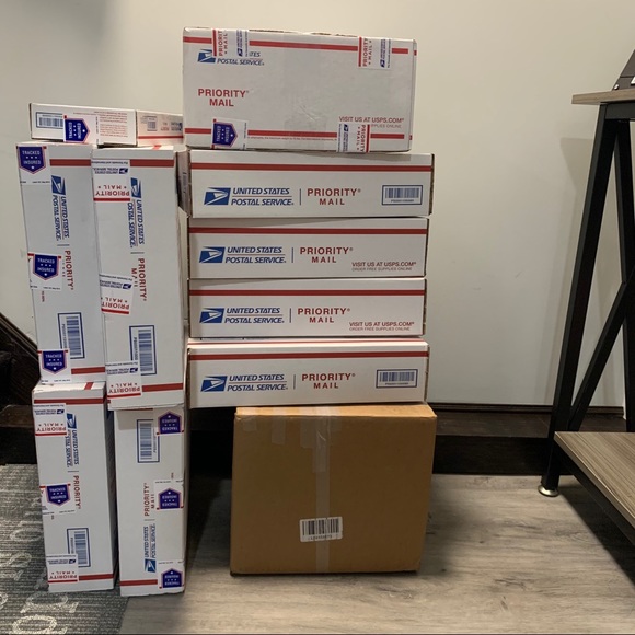 Trusted POSHMARK AMBASSADOR - Dianne, RN ✨ - Picture 11 of 11